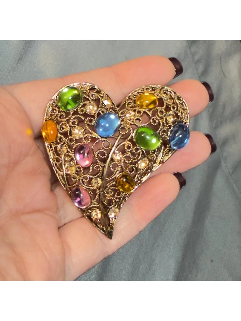 Heart Brooch Vintage Open Metalwork Gold Tone Glass Stones Filigree 2.4